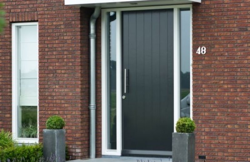 Voordeuren en garagedeuren